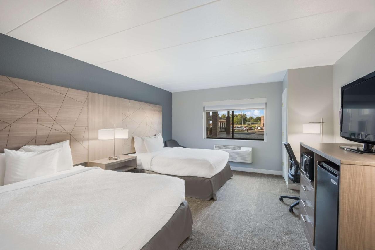 Western Wayne I-69 North Hotel 3*